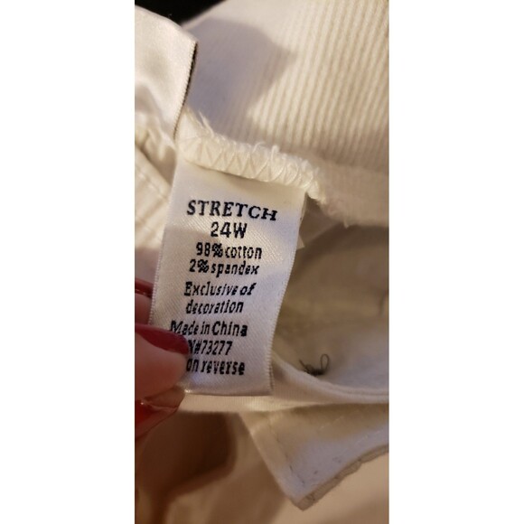 NWT - Croft & Barrow - White Capris with Beige Embroidered detailing - Size 24W - Picture 6 of 7